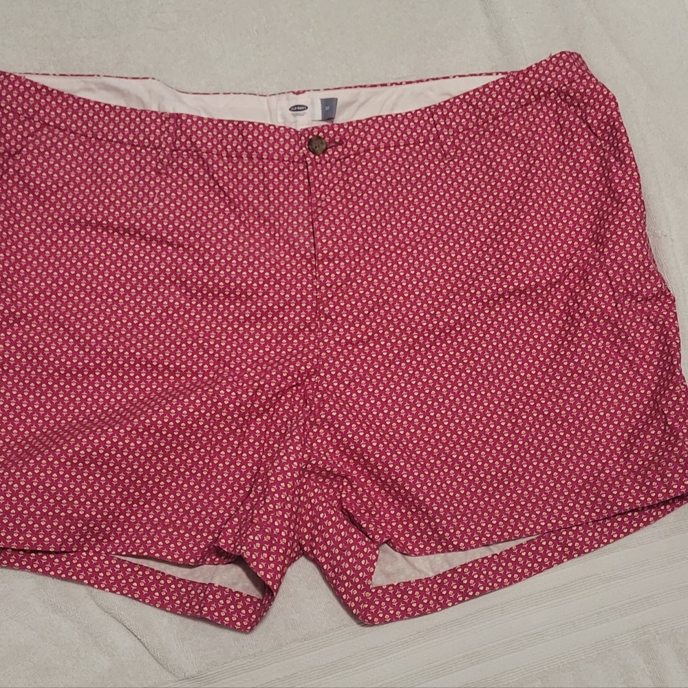 Old Navy size 20 pink shorts never worn